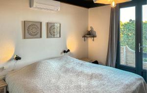 Maisons de vacances Awesome Home In Prades Sur Vernazobre : photos des chambres