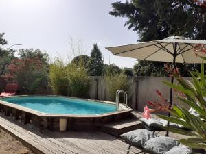Maisons d'hotes Location saisonniere avec piscine et terrasse au pied du luberon : photos des chambres