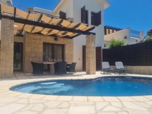 Villa Nausicaa private pool & hot tub, Aphrodite Hills Golf Resort