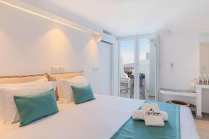 Deluxe Triple Room with Sea View room in Dimele
