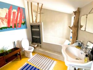 Maisons de vacances Grande maison, 5 chambres, piscine a 5 min d'Arles : photos des chambres