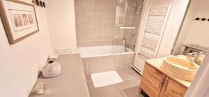 Appartements Appartement moderne 3 pieces avec parking prive : Appartement 2 Chambres