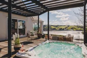 The Curlews - Waterside, boutique home with 360 views and Hydropool - Humber