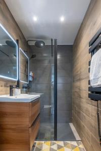 Appartements Suites Kerlarros Clim et Parking face Gare et Port : photos des chambres