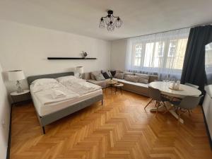 Tomasza Street Main Square Apartment