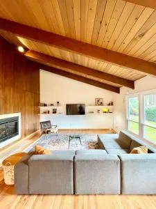 Midcentury Modern Gem - 3bd 2ba - Gresham