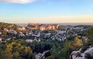 Maisons de vacances Cozy Home In Eyguieres With Wifi : photos des chambres