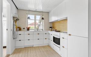3 Bedroom Awesome Home In Brenderup Fyn