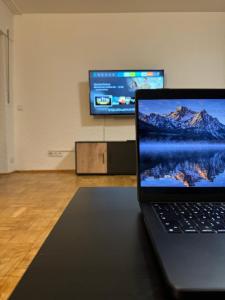 Laras voll ausgestattete Gartenwohnung mit WLAN und TV