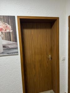 Laras voll ausgestattete Gartenwohnung mit WLAN und TV