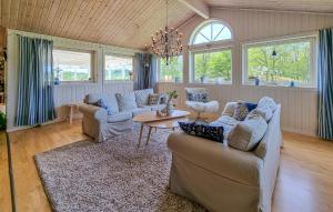 Beautiful Home In Henån With Kitchen