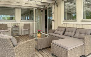 Beautiful Home In Henån With Kitchen