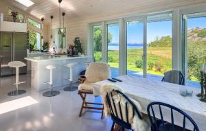 3 Bedroom Gorgeous Home In Tjörn