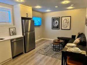 Private Modern Retreat in the NW - Airdrie