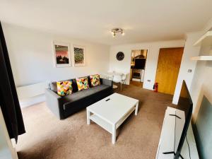 Exquisite City Centre Apartment - 2 Bed 2 Bath - Free Parking - Netflix Amazon Disney