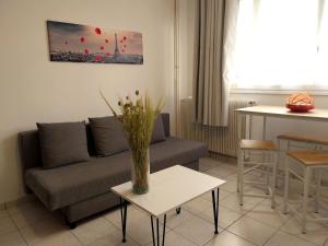 Appartements Studio lumineux 3 min Gare Houilles - RER A, Ligne L et J : photos des chambres