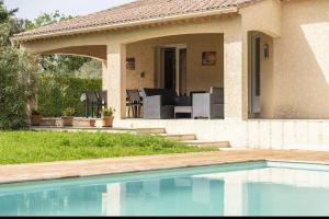 gite les oliviers 10 pers piscine au calme 4 Etoiles