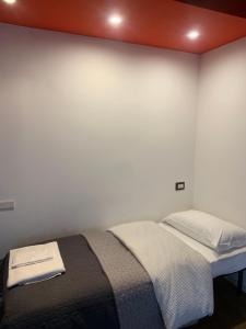 LT - Rooms Bed & Living