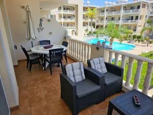 Beautiful 2 bedrooms by the pool - Koloni