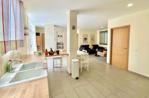 Sunny Terrace Apartment