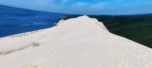 Appartements Suites Kerlarros Clim et Parking face Gare et Port : photos des chambres