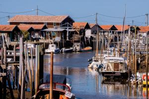 Appartements Suites Kerlarros Clim et Parking face Gare et Port : photos des chambres