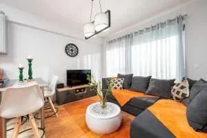 Colorful city apartment - Agios Georgios Aigio