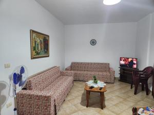 Comfy Beachfront Apartment - 50m from the Sea