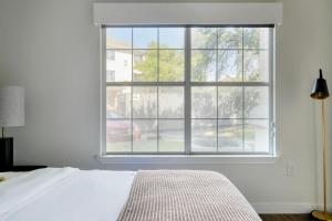 Blueground Gateway gym pool near soccer ATX-239