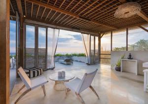 Bali Villa Beachfront Luxe Rooftop Sunsets
