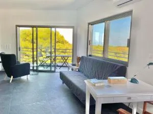 P C Side NEST - Kariótika