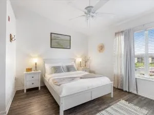 Convenient & Inviting - Fully-Equipped 2BD Condo - West Hills