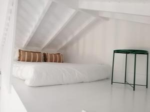 T0 com mezanino à beira-mar