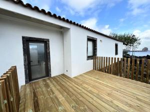 T0 com mezanino à beira-mar