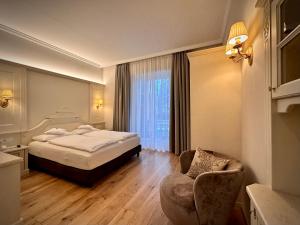 Deluxe Double Room with River View and Balcony room in Hotel Windsor