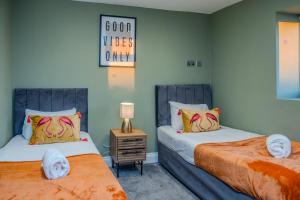 3 Bedrooms & 2 Bathroom Holiday Flat Right Next To Brighton Beach