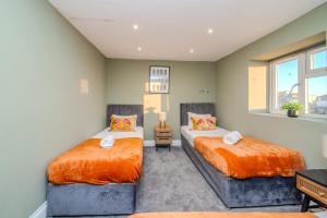 3 Bedroom 2 Bath Apartment I Next to Brighton Beach I Sleep 11 guests