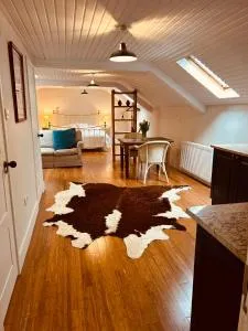 Glastonbury Festival en-suite Studio with Kitchenette - 2 miles to site - 萨默顿