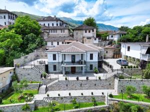 Castlefront Villa - 3-star hotels in Gjirokastër