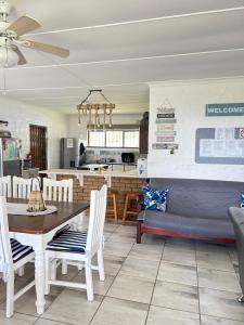Meet U at the Beach Family Home Umzumbe