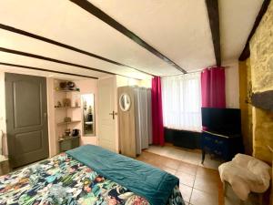 B&B / Chambres d'hotes La Clef des Songes - chambres climatisees - Sarlat Centre - Parking gratuit - Piscine, Spa et massages a 400metres : photos des chambres