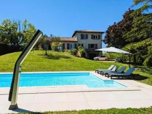 Villa avec piscine et vue panoramique - Gleizé