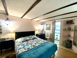 B&B / Chambres d'hotes La Clef des Songes - chambres climatisees - Sarlat Centre - Parking gratuit - Piscine, Spa et massages a 400metres : photos des chambres