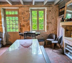 Maisons de vacances Le Cottage de Laugere - Gite avec piscine : photos des chambres