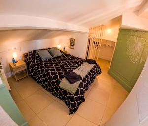Appartements * * * Donjon du Bijoutier * * * Wifi+Clim+Terrasse : photos des chambres