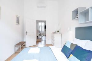 Excellent central location lovely home with AC