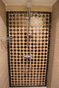 E-Appartement de luxe centre Gueliz piscine parking fibre netflix