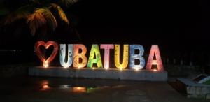 Apartamento novo região central de Ubatuba, com churrasqueira e varanda, 2 vagas - Residencial Jathy