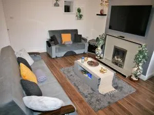 Comfortable Home From Home Bolton Central - Sleeps - 10 - Bradshaw