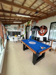 Casa com piscina área gourmet Enseada Azul